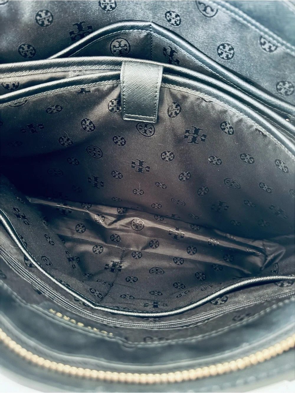 Excellent Tory Burch Black Saffiano Leather Emerson Top Zip Tote with Gold Logo - Picture 11 of 16